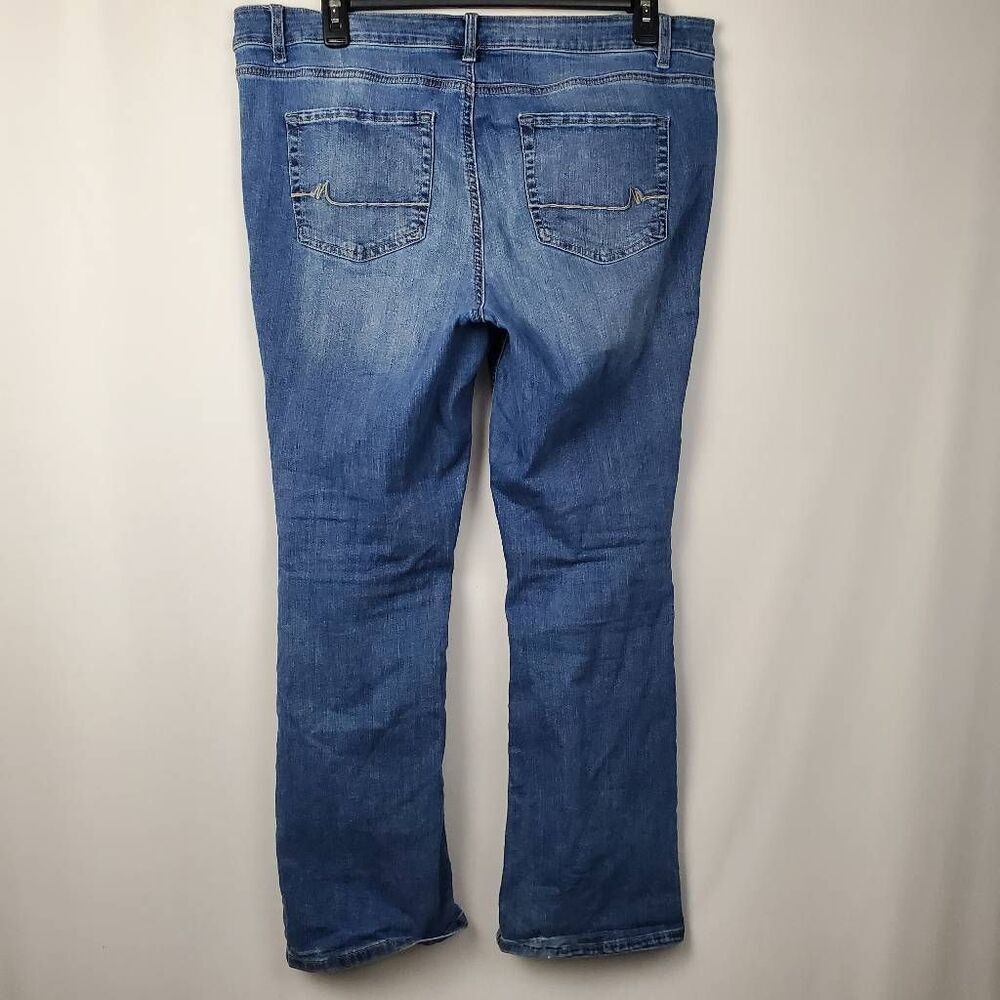 Maurices Size 16 short Mid-Rise Bootcut Mjeans - Picture 3 of 7